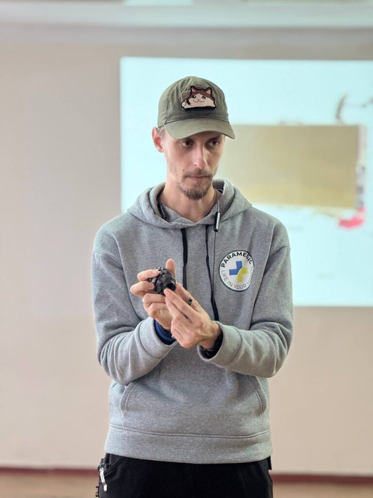 Жителі Кам’янсько-Дніпровської громади Запорізької області поглиблюють знання з мінної безпеки