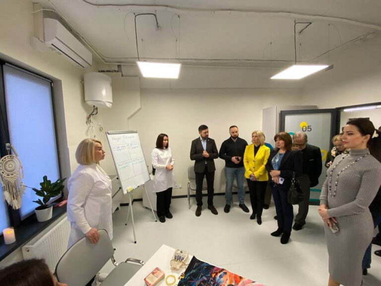 Психологічна підтримка маріупольців: у Києві відкрився Центр ментального здоров’я