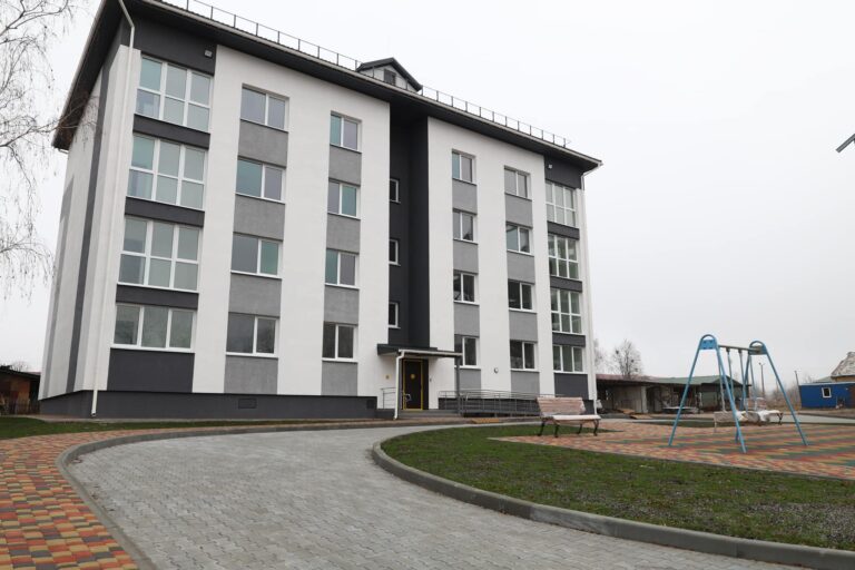 В Гостомелі відновили багатоквартирний житловий будинок, зруйнований росіянами