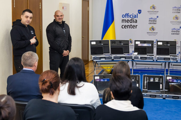 Дніпропетровщина у лідерах за кількістю мобільних валізок для ЦНАП: ще 20 громад отримали необхідне для роботи обладнання
