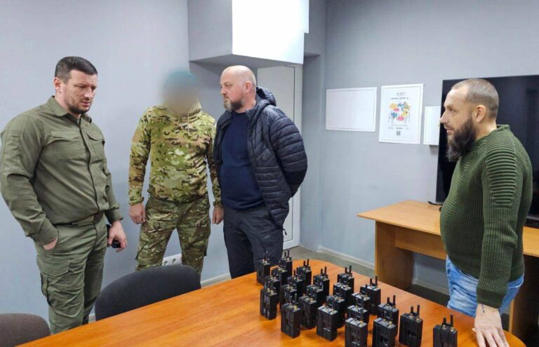 “Парасольки”, генератори та інше обладнання: Херсонщина допомагає оборонцям