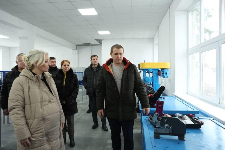 У Гущинецькому училищі облаштували нову навчальну лабораторію для слюсарів-ремонтників
