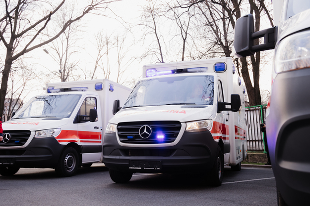 Дніпропетровщина отримала три сучасні реанімобілі від міжнародних партнерів