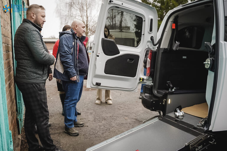Пирятинська громада придбала новий автомобіль для допомоги постраждалим від домашнього насильства