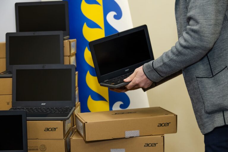 Дніпропетровщина отримала 3300 ноутбуків для шкіл, профтехів та коледжів