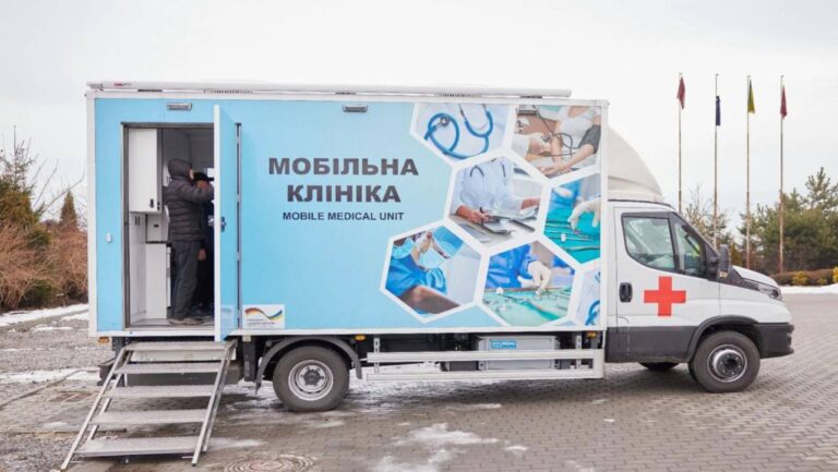 Апостолівська громада Дніпропетровщини отримала від німецьких партнерів сучасну мобільну клініку