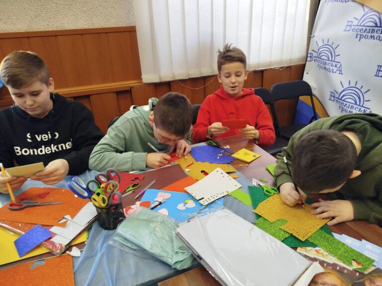 «Рухайся, твори, дружи»: у Веселівській громаді Запорізької області влаштували свято для дітей