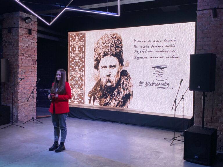 «Заповіт» на різних мовах: жителі Роздольської громади Запорізької області відсвяткували день народження Тараса Шевченка