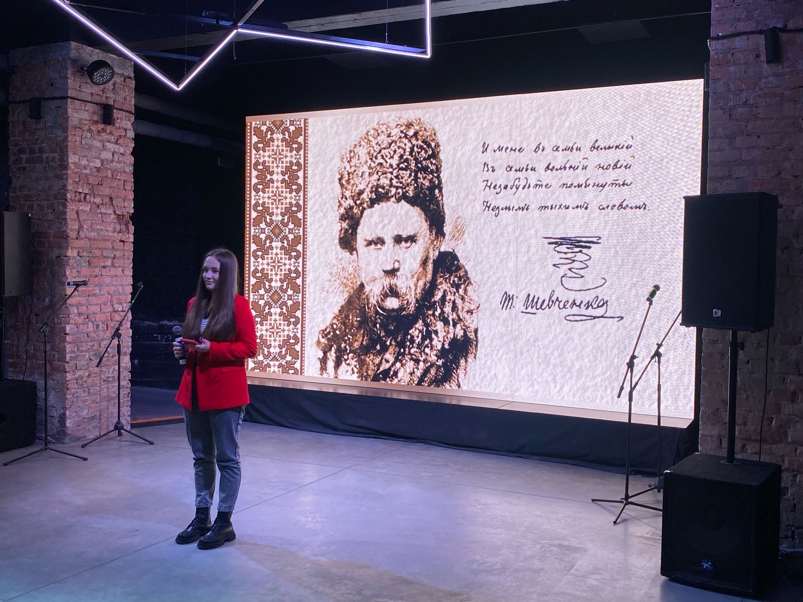 «Заповіт» на різних мовах: жителі Роздольської громади Запорізької області відсвяткували день народження Тараса Шевченка