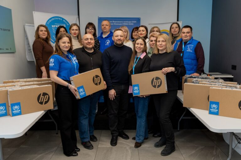 Полтавщина отримала ноутбуки для покращення роботи служб у справах дітей та центрів надання соцпослуг