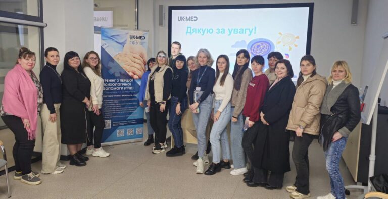 Вчителі та фахівці Малобілозерської громади навчалися надавати першу психологічну допомогу