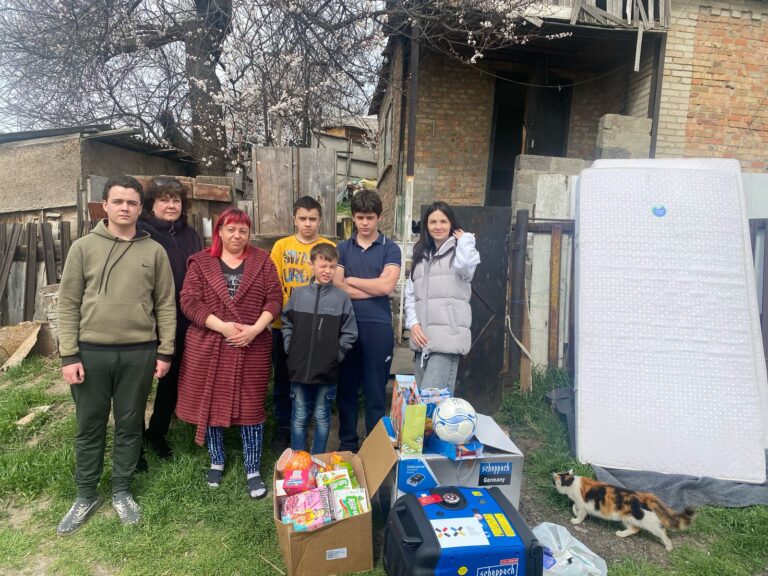 Світло у темні часи: генератор та допомога для багатодітної родини з Роздольської громади