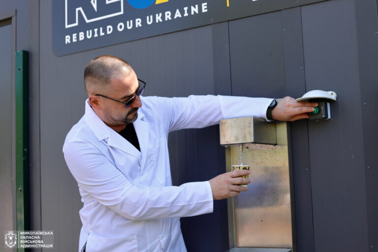 Лікарні Миколаївщини отримали нові мобільні водоочисні станції