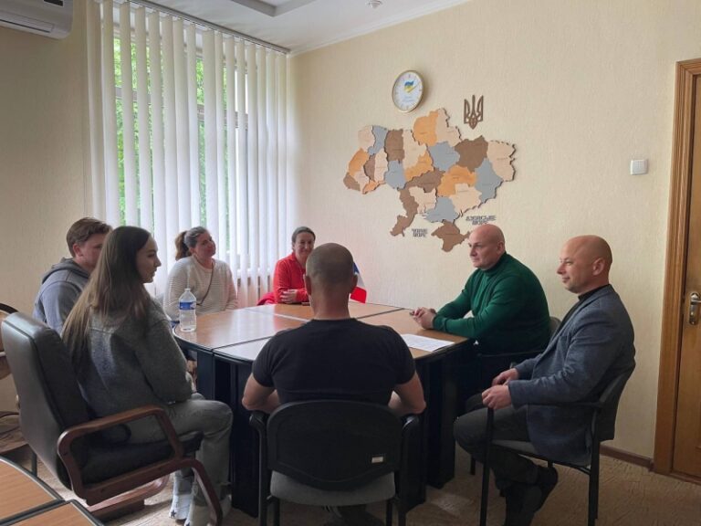 Волонтери «Enfants Ukraine 01» з Франції передали гуманітарну допомогу Березнівській громаді