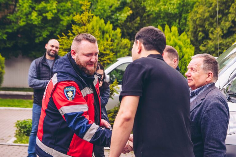 Автопарк екстреної медичної допомоги Рівненщини поповнився п’ятьма новими спеціалізованими автомобілями
