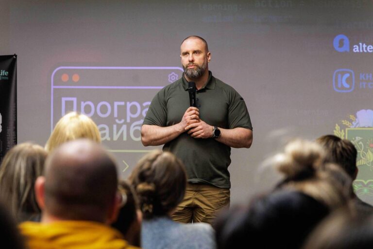 Для створення цифрових лабораторій школам і коледжам Харківської області передали понад сотню ноутбуків