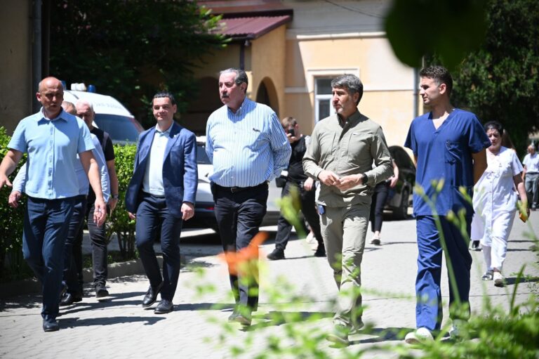 Закарпатські лікарні отримали гумдопомогу від партнерів зі США та БО «Рівний – рівному»