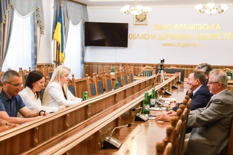 Голова Івано-Франківської ОВА поспілкувалася з Почесним консулом України в Хелмі Станіславом Адамʼяком