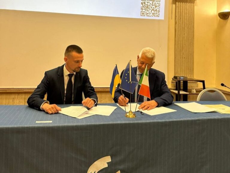 Міста Дніпропетровщини підписали у Римі меморандуми