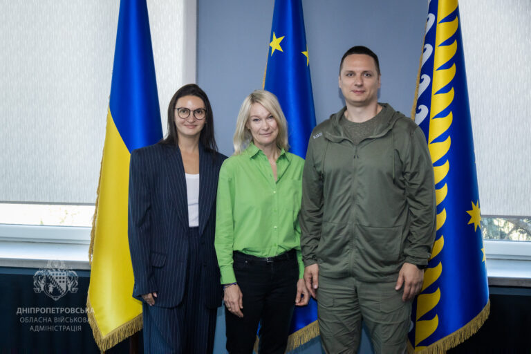 Підтримка транзитних центрів і допомога людям: команда Дніпропетровської ОВА зустрілася із делегацією УВКБ ООН в Україні