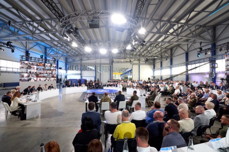 Бюджет-2026, підготовка до зими та підтримка звільнених із полону – ключові питання засідання Конгресу місцевих та регіональних влад при Президентові України