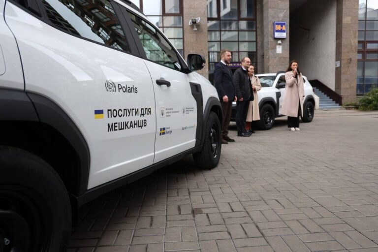 Херсонщина отримала автомобіль і спеціалізоване обладнання для реалізації проєктів виїзного обслуговування мешканців місцевих громад