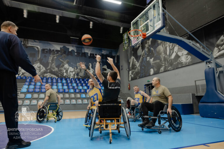 На Дніпропетровщині новостворена команда з баскетболу на кріслах колісних зібралась на перше тренування