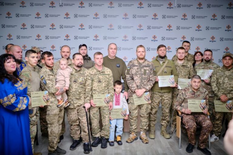 Сертифікати на житло отримали родини захисників із Черкащини