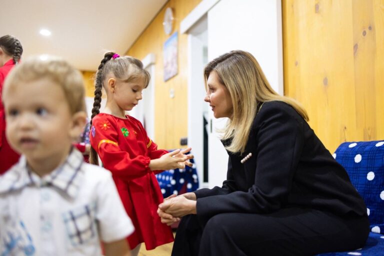 Т.в.о. начальника Полтавської ОВА разом із Першою леді відвідав велику прийомну родину Чечерів