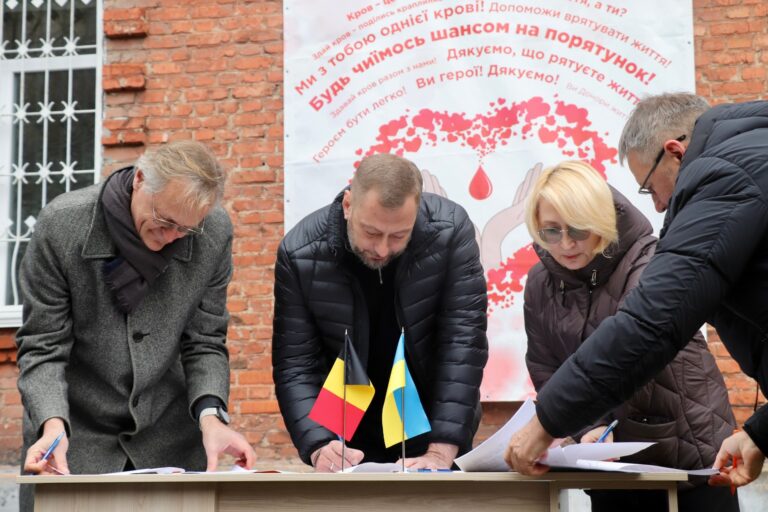 Агентство Enabel передало Чернігівському центру крові нову автівку і допоможе з ремонтом приміщення