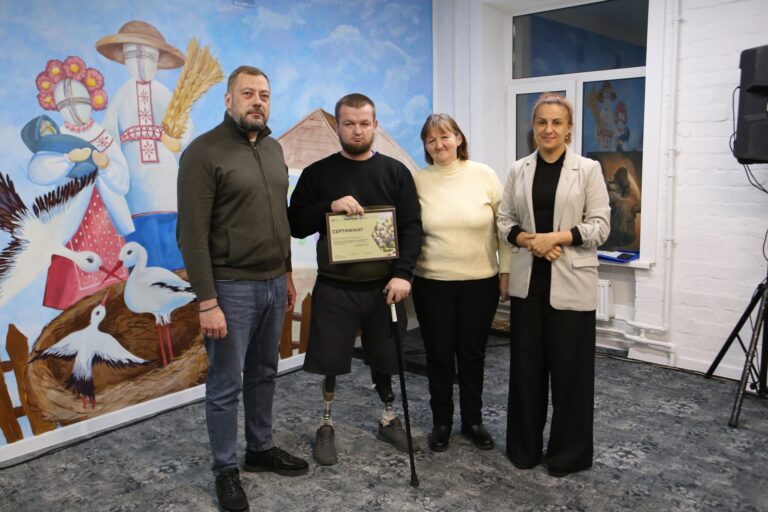 У Чернігові 13 ветеранам передали сертифікати на житло