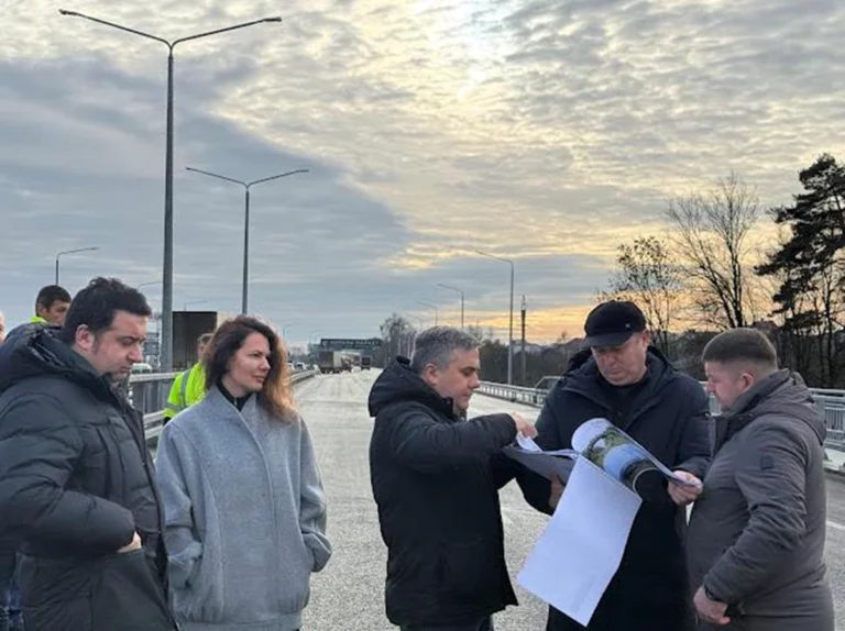 Завершили будівництво нового шляхопроводу через залізницю на трасі Львів – Краковець