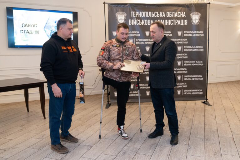 На Тернопільщині вручили Захисникам сертифікати на придбання житла