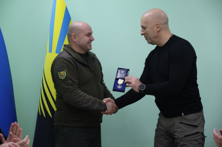 Очільник Донеччини вручив нагороди головам військових адміністрацій регіону