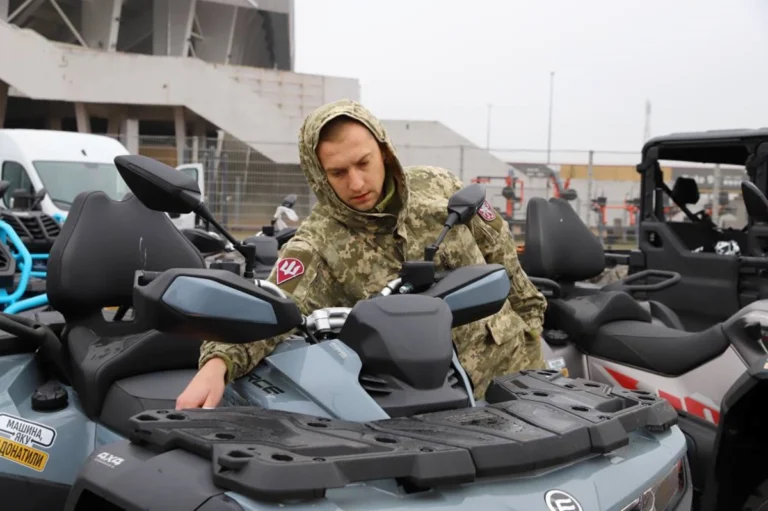 Львівщина передала військовим нову партію транспорту в межах проєкту «Машини, які»