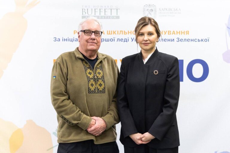 Очільник Харківської ОВА разом із Першою леді Оленою Зеленською та меценатом Говардом Баффетом відвідали новозбудовану фабрику-кухню на Харківщині