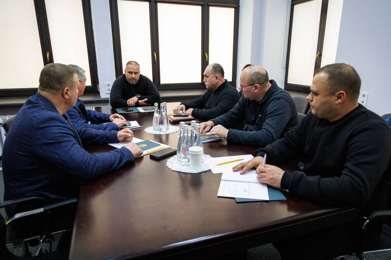 Олег Синєгубов провів робочу зустріч із керівниками громад-партнерів у межах національного проєкту «Пліч-о-Пліч: згуртовані громади»