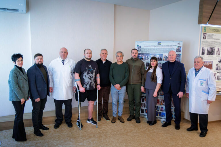 За координації Харківської ОВА вперше в Україні в державному медзакладі провели остеопротезування