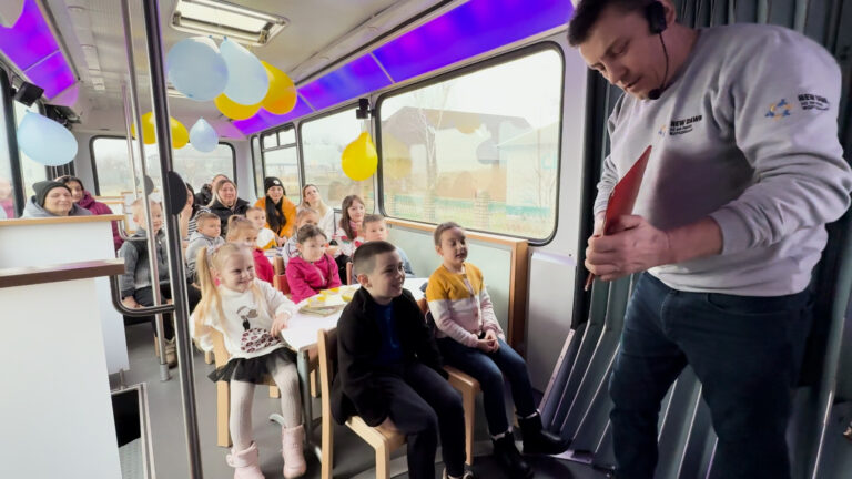 У Великоолександрівській громаді Херсонщини запрацював мобільний дитячий садок для дошкільнят