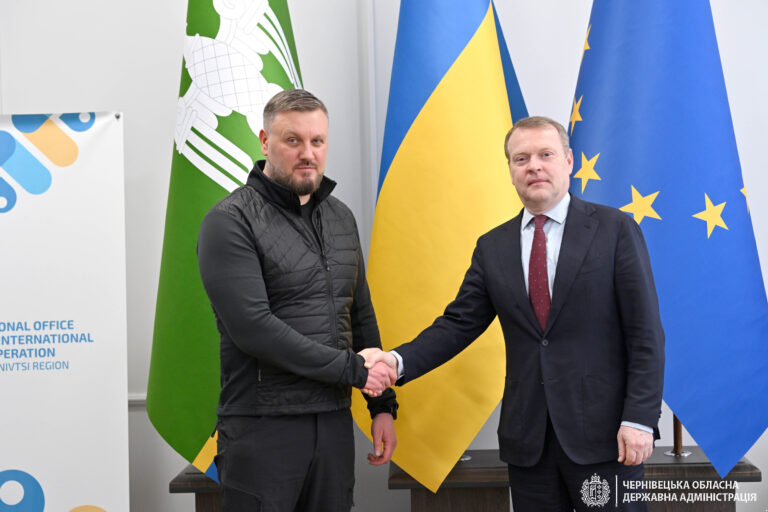 Вперше з офіційним візитом до Чернівецької області прибув Верховний комісар ОБСЄ у справах національних меншин Крістоф Камп