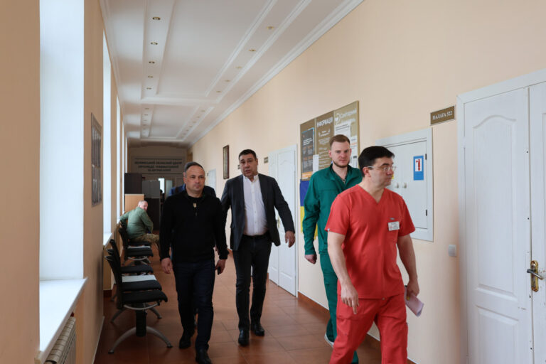 На Волині важкопоранених українців оперують канадські лікарі