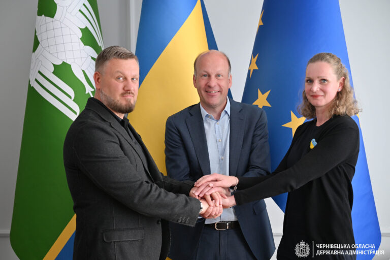 На Буковину з робочим візитом завітали Президент Генеральної ради депутатів німецького округу Швабія Мартін Зайлер та Уповноважена представниця Ради з питань співпраці з Буковиною Катаріна Габеркорн
