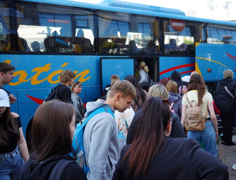 25 дітей з Луганщини вирушили на оздоровлення до Словенії