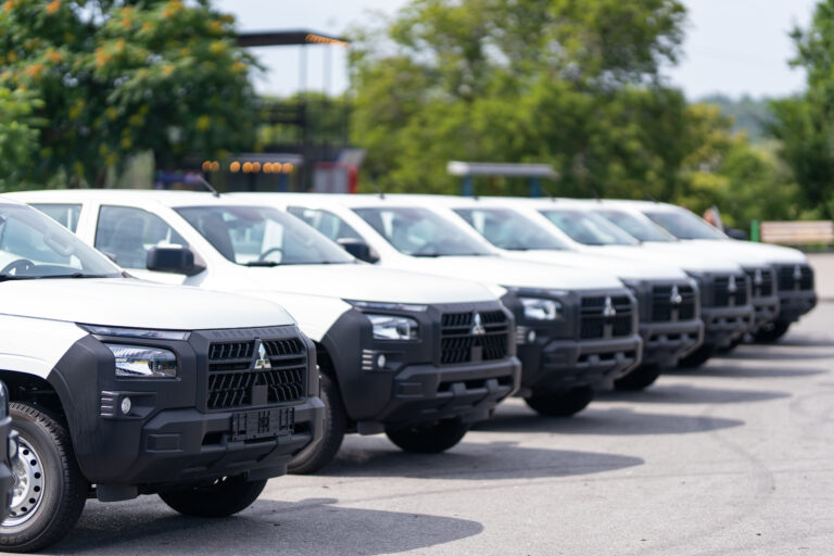 Громади та комунальники Запорізької області отримали нові пікапи