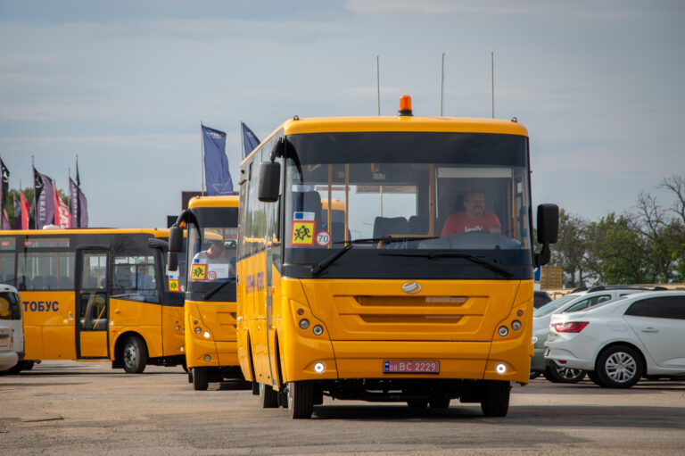 Одещина отримала першу партію нових інклюзивних шкільних автобусів у межах програми Ukraine Facility