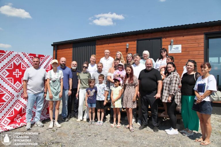 На Миколаївщині відкрили сім модульних будинків для ВПО та фельдшерсько-акушерський пункт