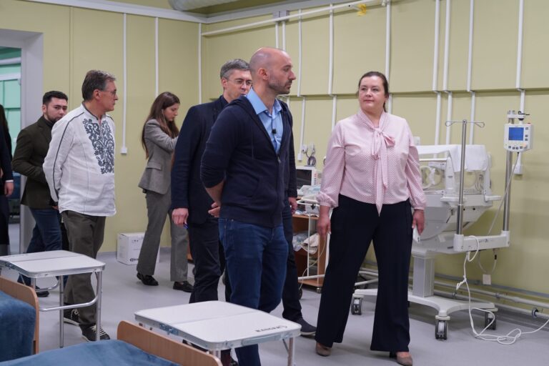 Французька делегація відвідала медичні заклади Чернігівщини, де втілені проєкти за підтримки Франції